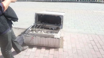 伊犁河路街道九號小區社區 為民解憂辦實事，協調維修通訊器材與信息咨詢服務雙管齊下